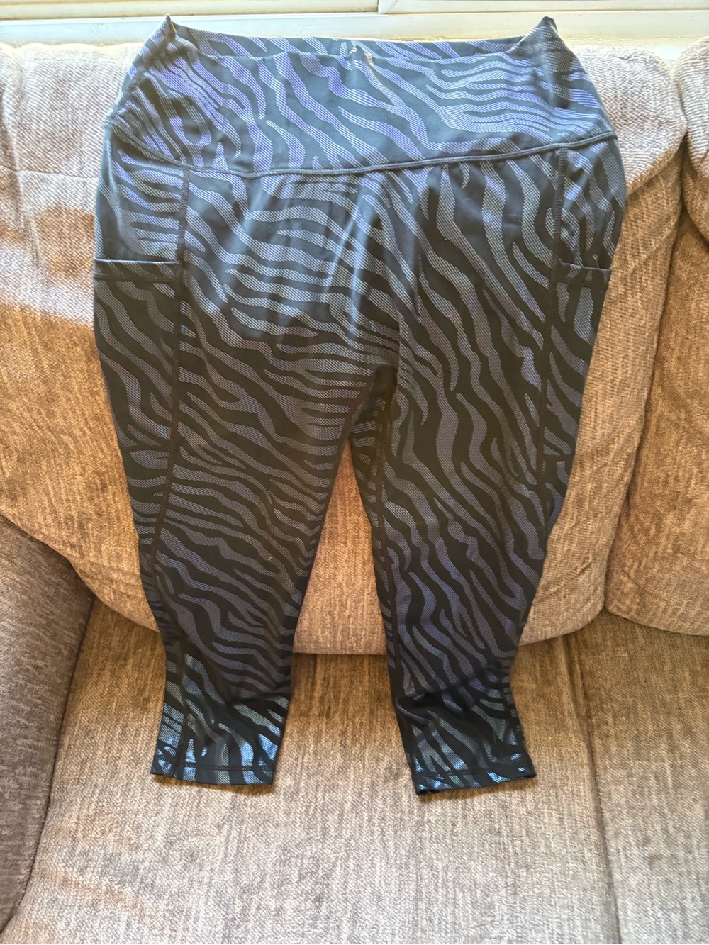 Constantly Varied Gear xL capris Zebra Shone